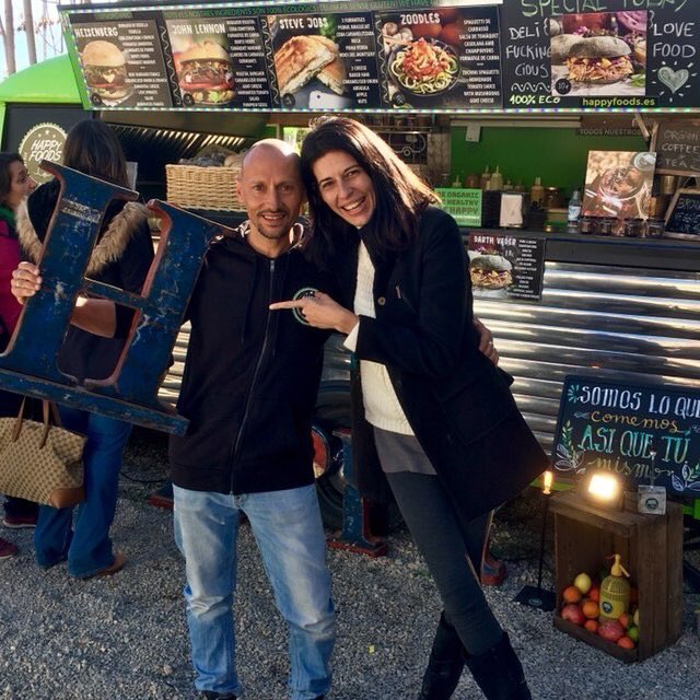 andairag's tweet photo. Sou de Foodtrucks? Us ha agradat el @JocdeCartesTV3 d’avui?Felicitats a @happyfoodstruck!Enhorabona també al @fuxiabarcelona i #TheCine . Si aneu la setmana vinent a @RECstores no perdeu l’oportunitat de provar les 3 foodtrucks, us encantaran! #JDCFoodTruckTV3 📷 @lluisjubertIGD https://t.co/FjUwwuaFgE