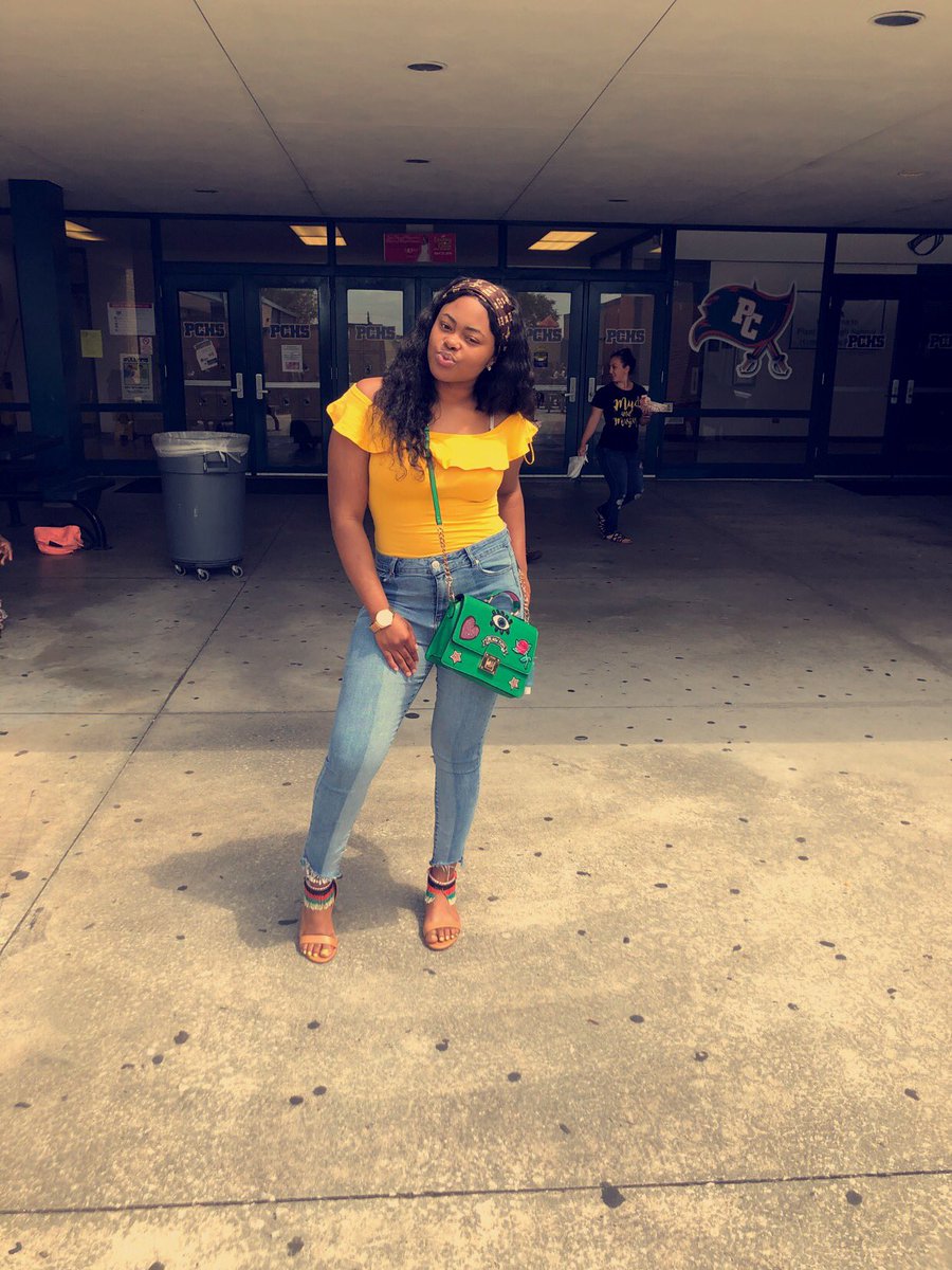 yrqtank's tweet photo. Good Girl Badd Habits 😌🌻. #WXE https://t.co/vunO0n3VQH