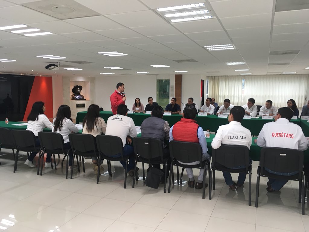 VanguardiaCEN's tweet photo. Bienvenido @RomeroCoello  a la casa de los Campesinos de #México, la “Confederación Nacional Campesina”. Los jóvenes del Sector Primario estamos trabajando para consolidar el triunfo de @JoseAMeadeK #VanguardiaConMeade @hernandezderas @CNC_CEN https://t.co/8X4olnJGBQ