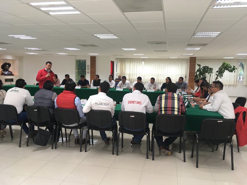 VanguardiaCEN's tweet photo. Bienvenido @RomeroCoello  a la casa de los Campesinos de #México, la “Confederación Nacional Campesina”. Los jóvenes del Sector Primario estamos trabajando para consolidar el triunfo de @JoseAMeadeK #VanguardiaConMeade @hernandezderas @CNC_CEN https://t.co/8X4olnJGBQ