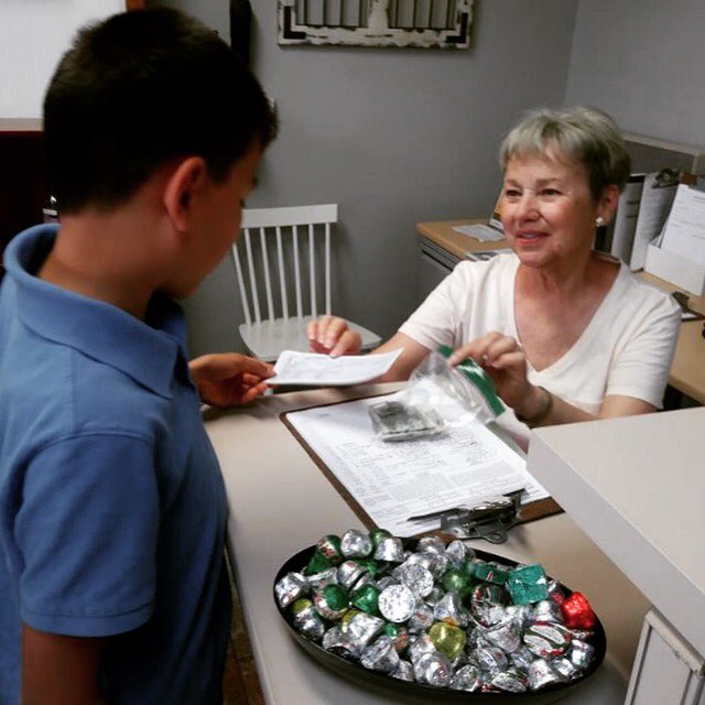 This young man recently came in with $17 he earned from selling treats and a bag of groceries.  He “wanted to help buy groceries for those in need!” 

This display of compassion is what we are all about! 

Join our young friend and let’s give together

 bigdayofgiving.org/twinlakesfoodb…
