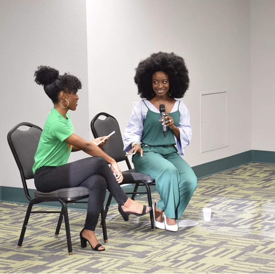 CurlyInCollege's tweet photo. Our #FAMU chapter of #CurlyInCollege had an amazing time at #FroDown powered by @SheaMoisture and @edenbodyworks featuring @TresseNoire! Thank you to all the attendee. Follow @famcurlyincollege on Insta to keep up with them ๐๐พโโ๏ธ #DiscoverEDEN #sheamoisture #tressenoire https://t.co/iET5oTKsQu