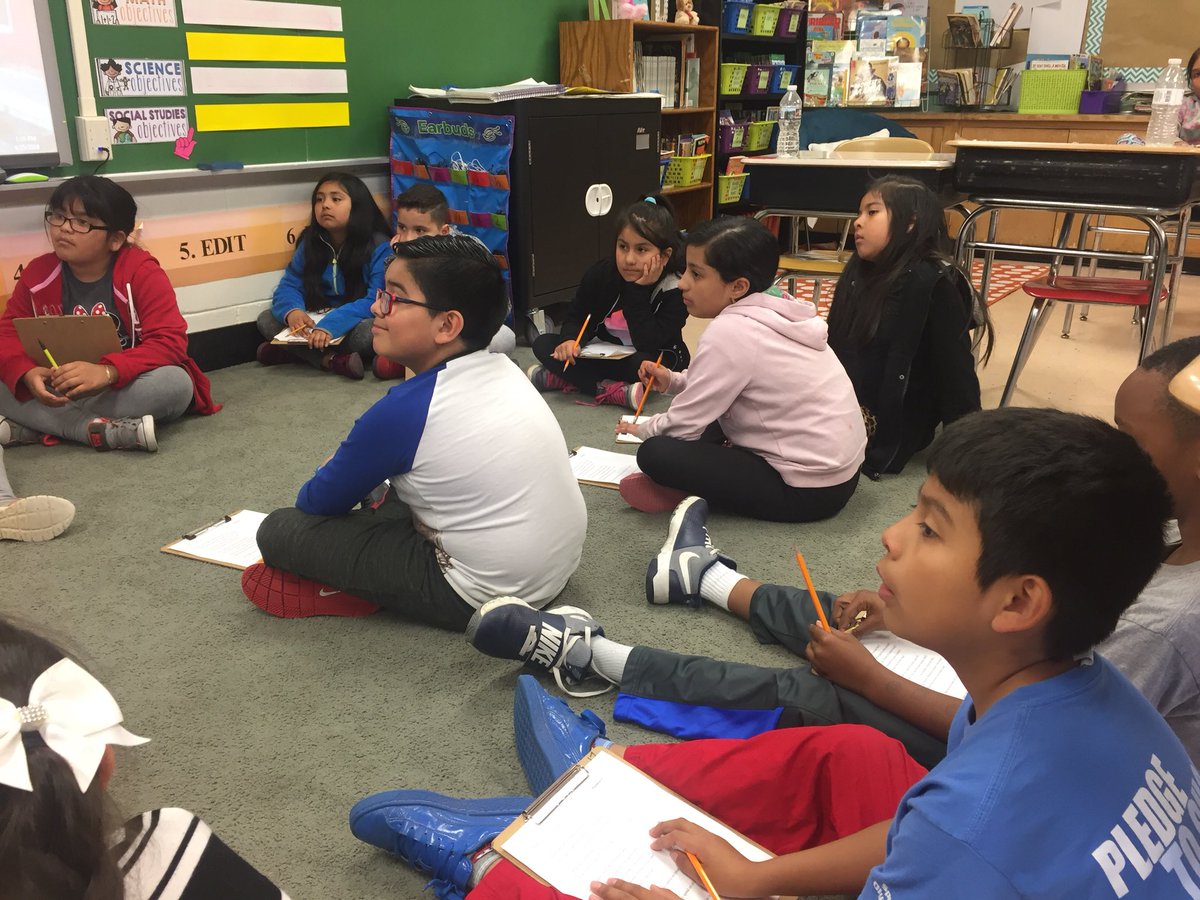 LindsayBechard's tweet photo. Thank you to Ms. Jeanette from WSFS for coming in to teach us how to save our money! 💰 https://t.co/byVhEmeaGU