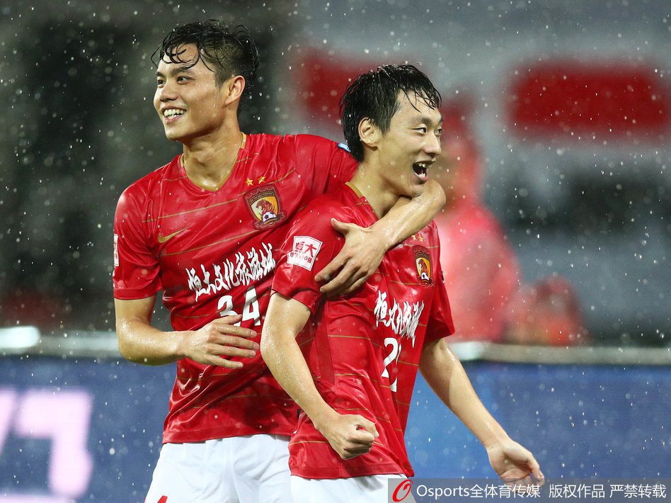Superligachina's tweet photo. #CopaCFA2018| El #GuizhouHengfeng cura las heridas de la @Superligachina eliminando al #GuangzhouET, uno de los grandes favoritos, en los penaltis tras empatar 2 (#TangShi & @AlannCarvalho) : 2 (#ZhengKaimu & #LiangXueming) como visitante. https://t.co/YT82LhgWiB