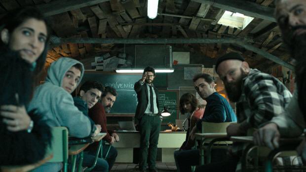 CasaDePapelARG's tweet photo. HOY SE CUMPLE UN AÑO DEL ESTRENO DE ESTA HERMOSA SERIE LLAMADA LA CASA DE PAPEL 🎉❤️ https://t.co/FqkML6rX1p