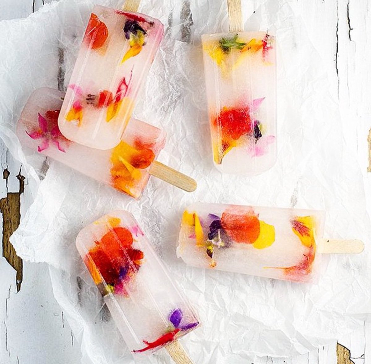 MeghansCraftKit's tweet photo. Water. Sugar. Flowers. Even the pickiest eaters love these pretty #flowerpops! https://t.co/5ctu82mGsM