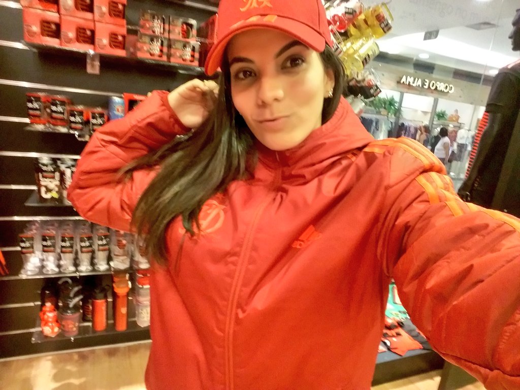 carolbotini's tweet photo. Nem só de espaço rubro-negro, mas quase sempre 😂 🔴⚫👊 ❄⛄
#SouEspaçoRubroNegro #chamemaCarol #chamemaBotini #coleçãoinverno #treino #viagem #calça #casaco #Flamengo
@Flamengo @adidasbrasil https://t.co/HklPGhDenN