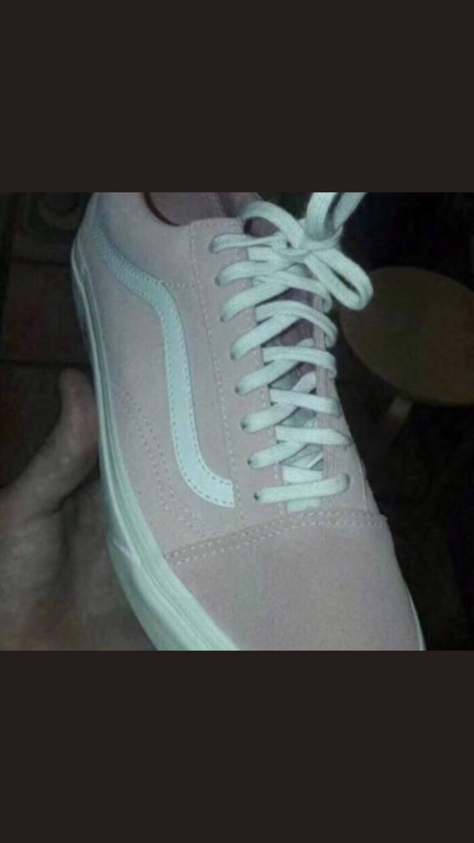 KySportsGuys's tweet photo. It’s the shoe...is it pink, or is it blue? #Rhymetime #Show66 https://t.co/JoLXygY3Xw