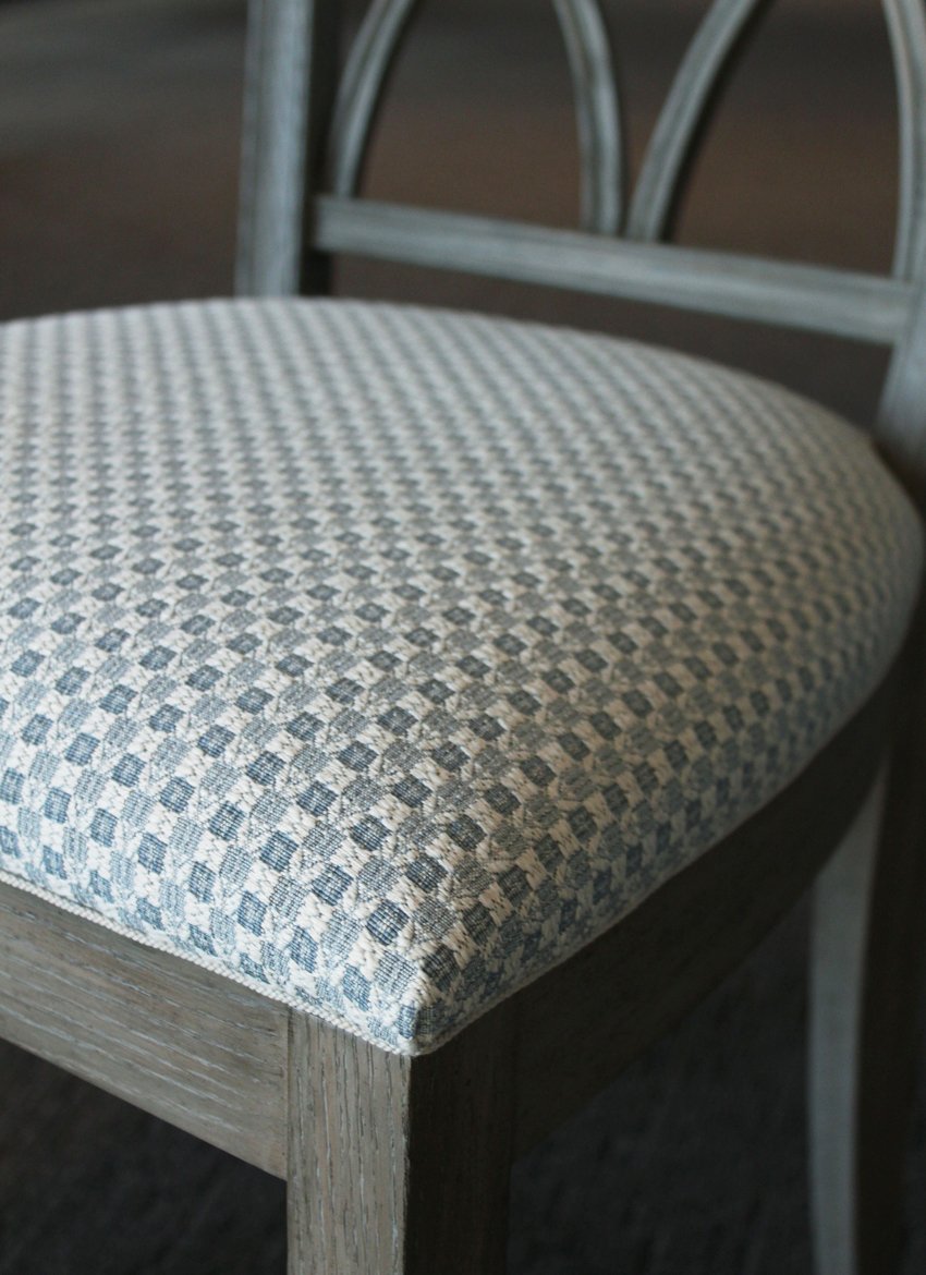 TuckerandMarks's tweet photo. #blue #paleblue #HidcoteManor inspired this geometric woven texture by Suzanne Tucker #suzannetuckerhome , a small-scale checkerboard that has both dimensional interest and an inherent patina thanks to its tonal striΓ© yarns. Request samples at info@suzannetuckerhome.com https://t.co/7fsANdT1xh