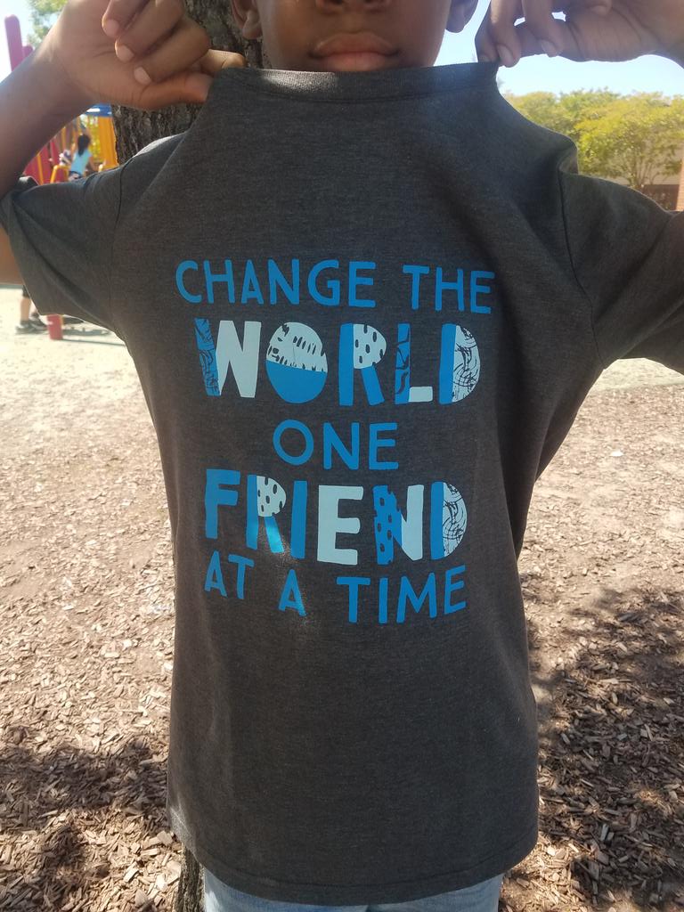 Strickland2312's tweet photo. Seeing this shirt at recess made my ❤ so happy!  #changebeginswithyouandme 🌍 https://t.co/FJbb3LMIlv