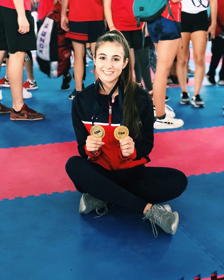Foto del fin de semana, en el sudamericano de karate, medalla de oro en U21 y en equipo adulto 😊🥇💪🏼 muy feliz.