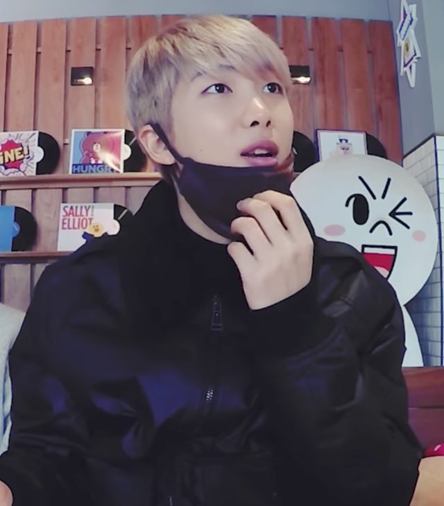 lowqRM's tweet photo. Pretty lips and pretty skin https://t.co/J7fVQanU6C