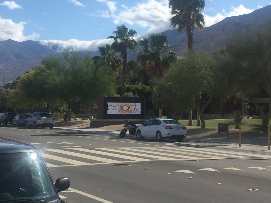 Attending the Afternoon session at BOOST- Random acts of Kindness Foundation said to find things to be grateful for, so I stepped outside and immediately discovered one... this beautiful valley day weather.:)