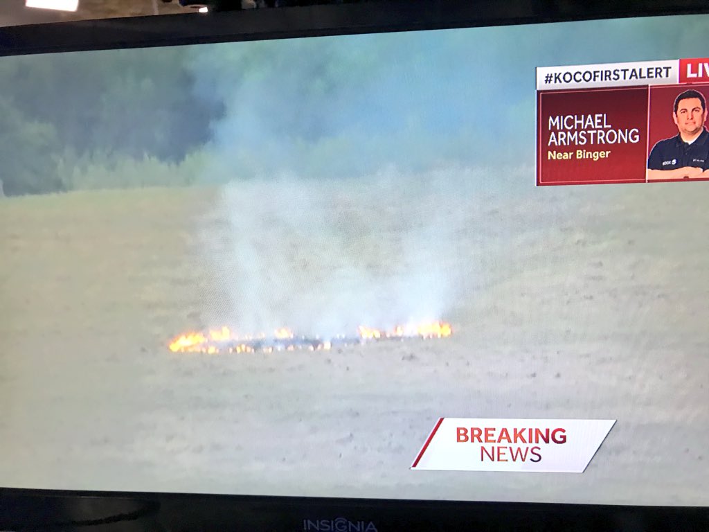 KOCOAbigail's tweet image. BINGER, OK

Cloud-to-ground lightning started fire! Burning like a ring of fire.
#okwx
#KOCOFirstAlert