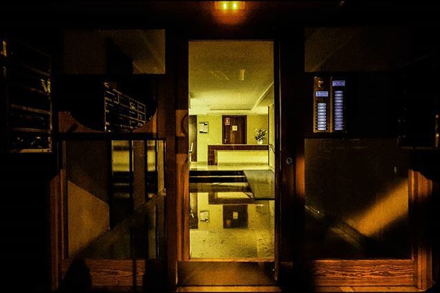 RaveJudgeRun's tweet photo. Doorway #18 #doorways #arquitectura #nightshift #architecture #night #throughthelookingglass #barcelona #spain🇪🇸 https://t.co/E61t3iVAq2 https://t.co/WaHNV5d4DJ