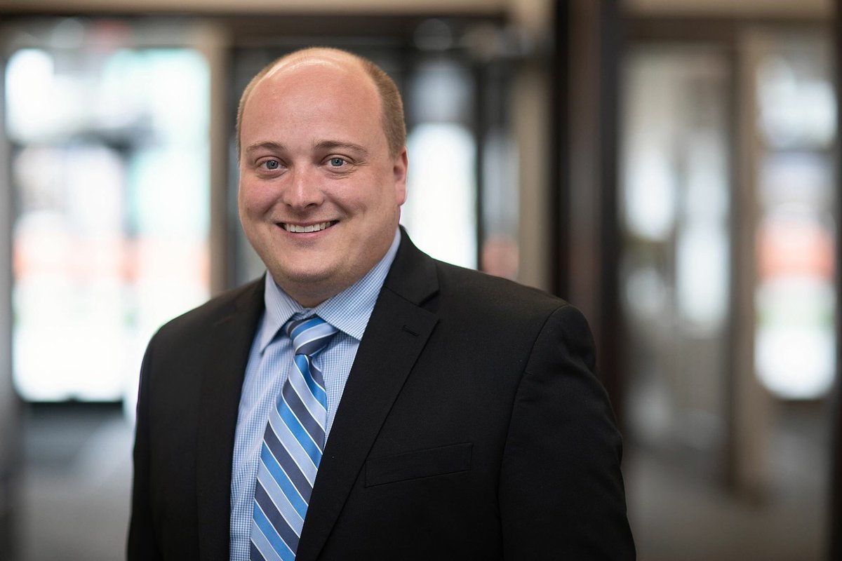 Great corporate #headshot session today with one of our many bank clients here in the metro! Thanks for having us out! #desmoines