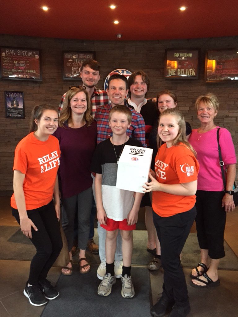 UxbridgeSS's tweet photo. Thank you to our community members who came out to support our @ussrelay4life2018 fundraiser @Ux_Boston_Pizza .     There’s still time to come for a tasty meal and some great service! https://t.co/pF0RQVgFsZ