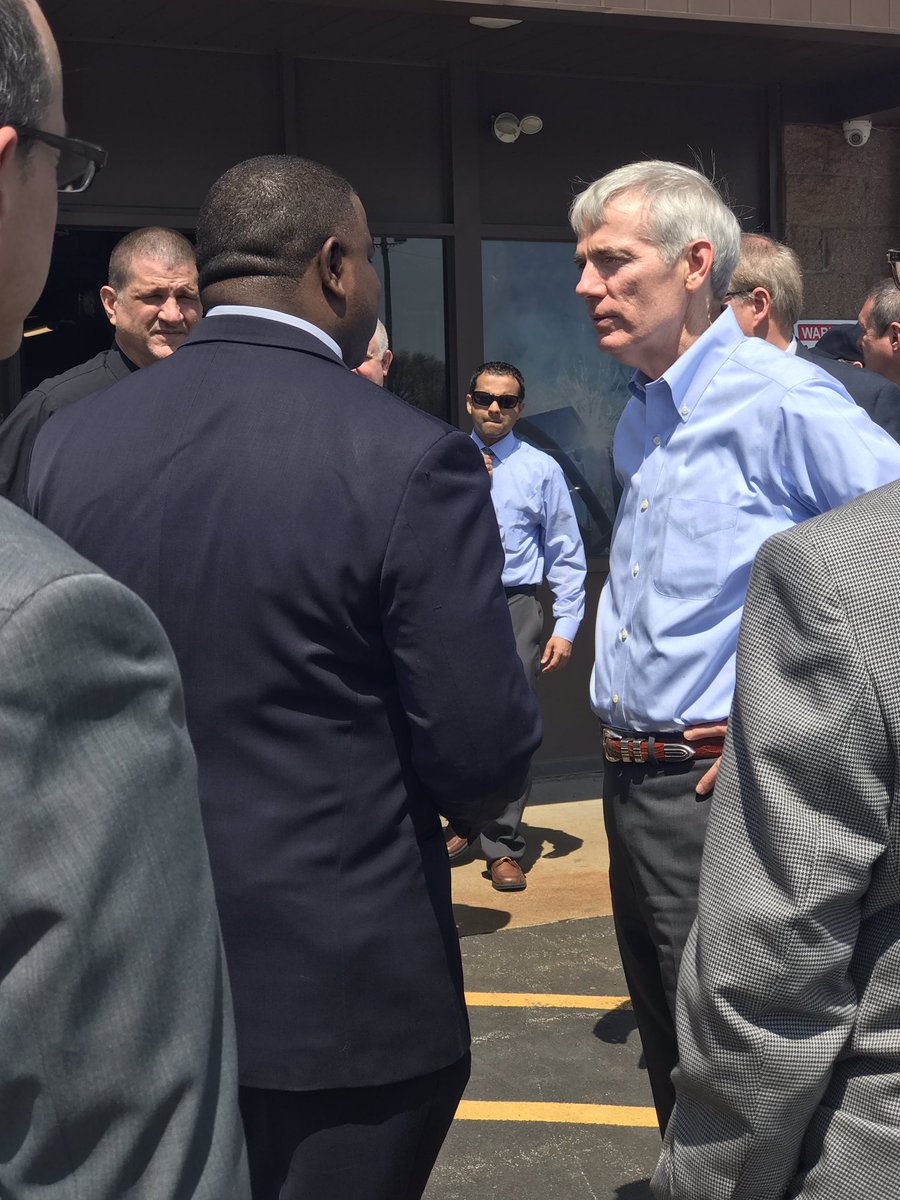 YtownTitoBrown's tweet photo. I want to thank @senrobportman for taking the time to visit the @CityofYOU today.

I was honored to tour Flying High with Senator Portman and Flying High Executive Director, Jeff Magada. 

It was great to learn about the strides Flying High has made since opening in November! https://t.co/qh4bE8n0tl
