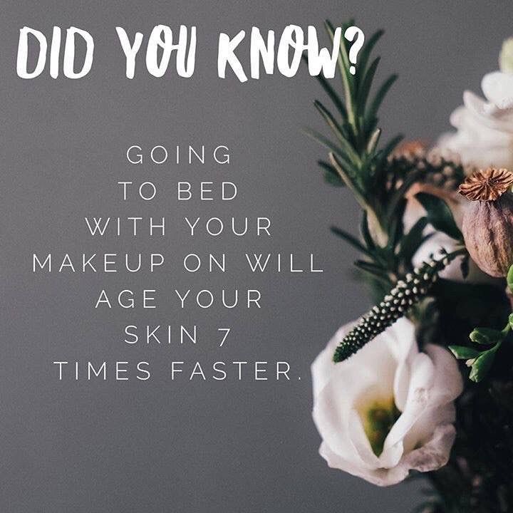 MarciaMattero's tweet image. 😳 Washing your face before bed is a MUST!  #Makeup #Bedtime #StopAging