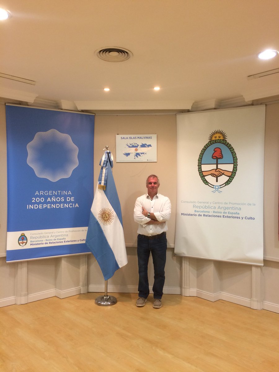 SergioExpert's tweet photo. Consulado Argentino en Barcelona - Charla #explosiondevida @andresgrolon @gustavoposse https://t.co/KAoNhwdCZu