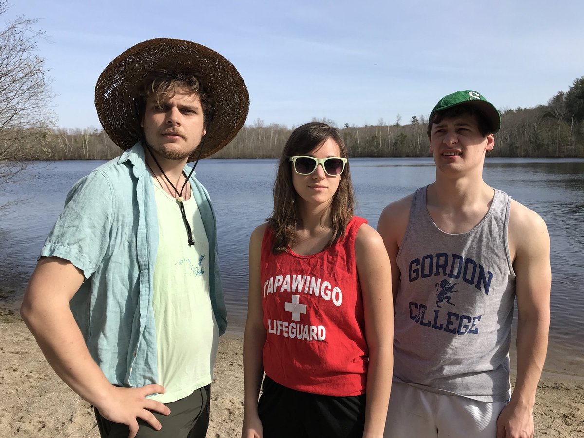 SweatyTooth's tweet photo. If this post gets 50 retweets one of the seniors will take a pie to the face at our last improv show! 🥧 https://t.co/YWYt6Z6Gt2