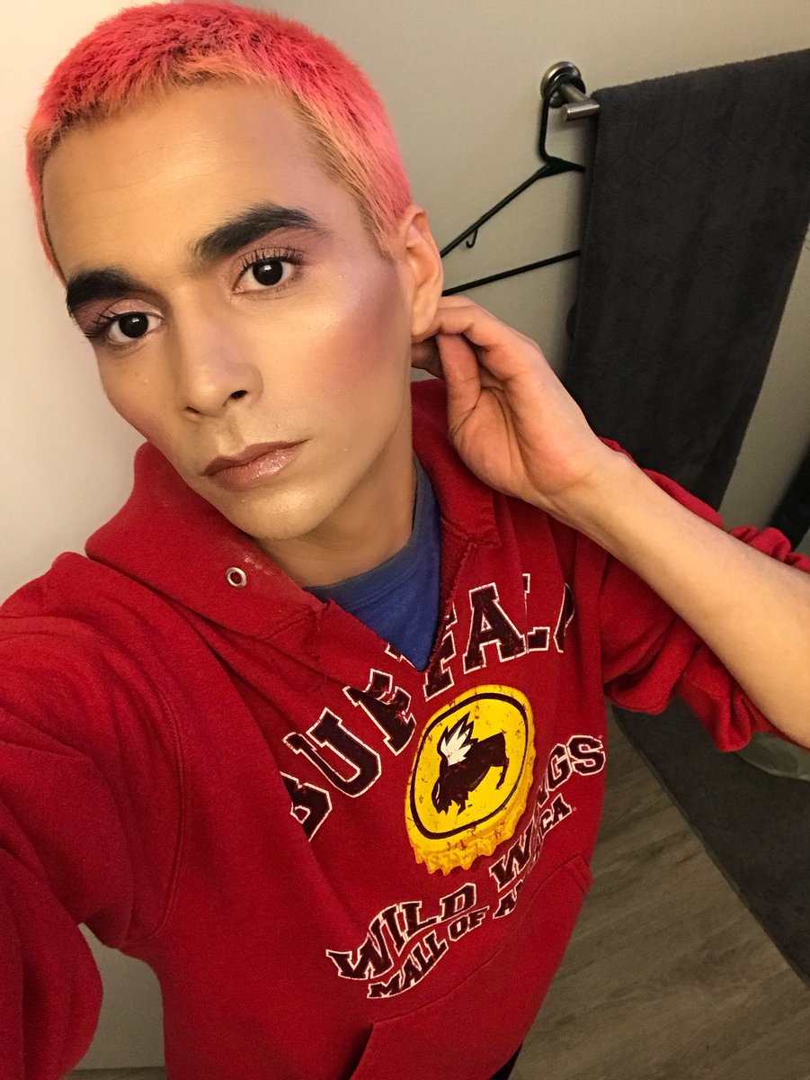 Josh13962266's tweet photo. ☺️ #makeup #makeuptutorial #makeupartistsworldwide #makeupartist #makeuplife #makeupjunkie #makeupaddict #mua #malemuas #model #malemodel #ipsy #boxycharm #yesohyas #myboldface #lenybox #meninmakeup #guysinmakeup #boysinmakeup #gay https://t.co/jauNMLuMqc
