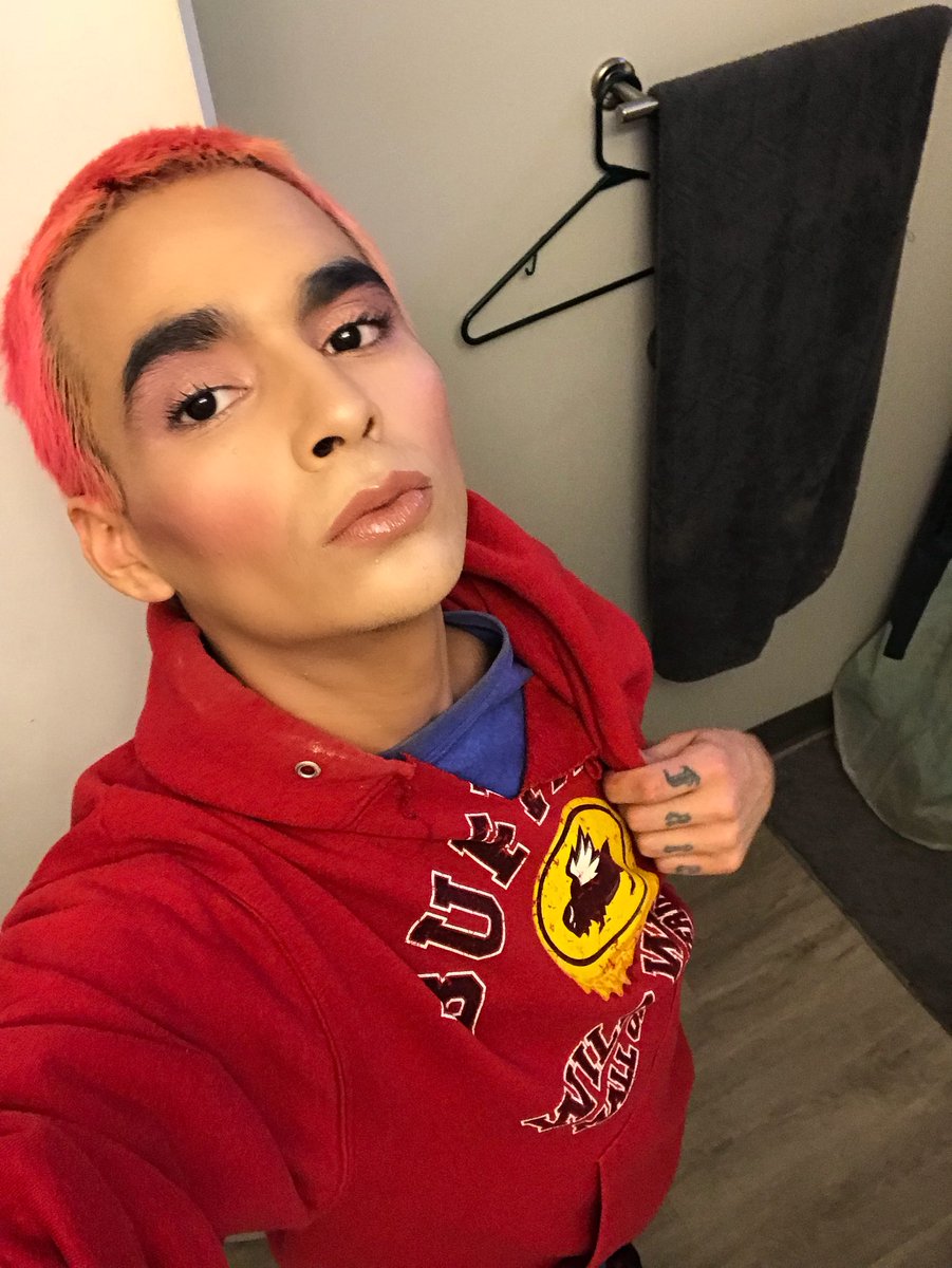 Josh13962266's tweet photo. ☺️ #makeup #makeuptutorial #makeupartistsworldwide #makeupartist #makeuplife #makeupjunkie #makeupaddict #mua #malemuas #model #malemodel #ipsy #boxycharm #yesohyas #myboldface #lenybox #meninmakeup #guysinmakeup #boysinmakeup #gay https://t.co/jauNMLuMqc