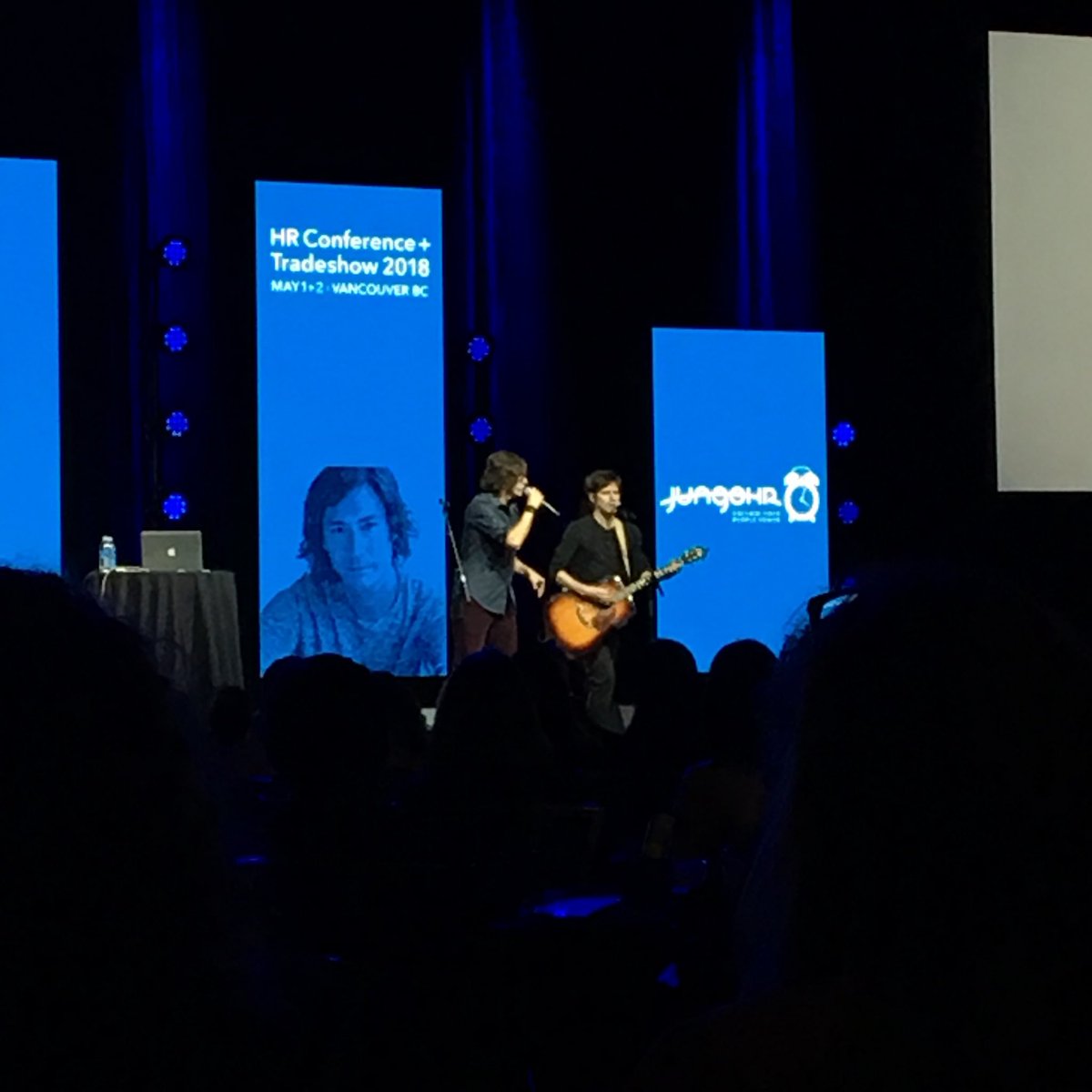 LMS1968's tweet photo. Here is to injecting something new! #DavidUsher looking forward to being uncomfortable and grabbing hold of ‘creativity’! Thank you #HRconf2018 for colouring outside the lines to create impact for us all! ❤️ https://t.co/PEpwUjscbd