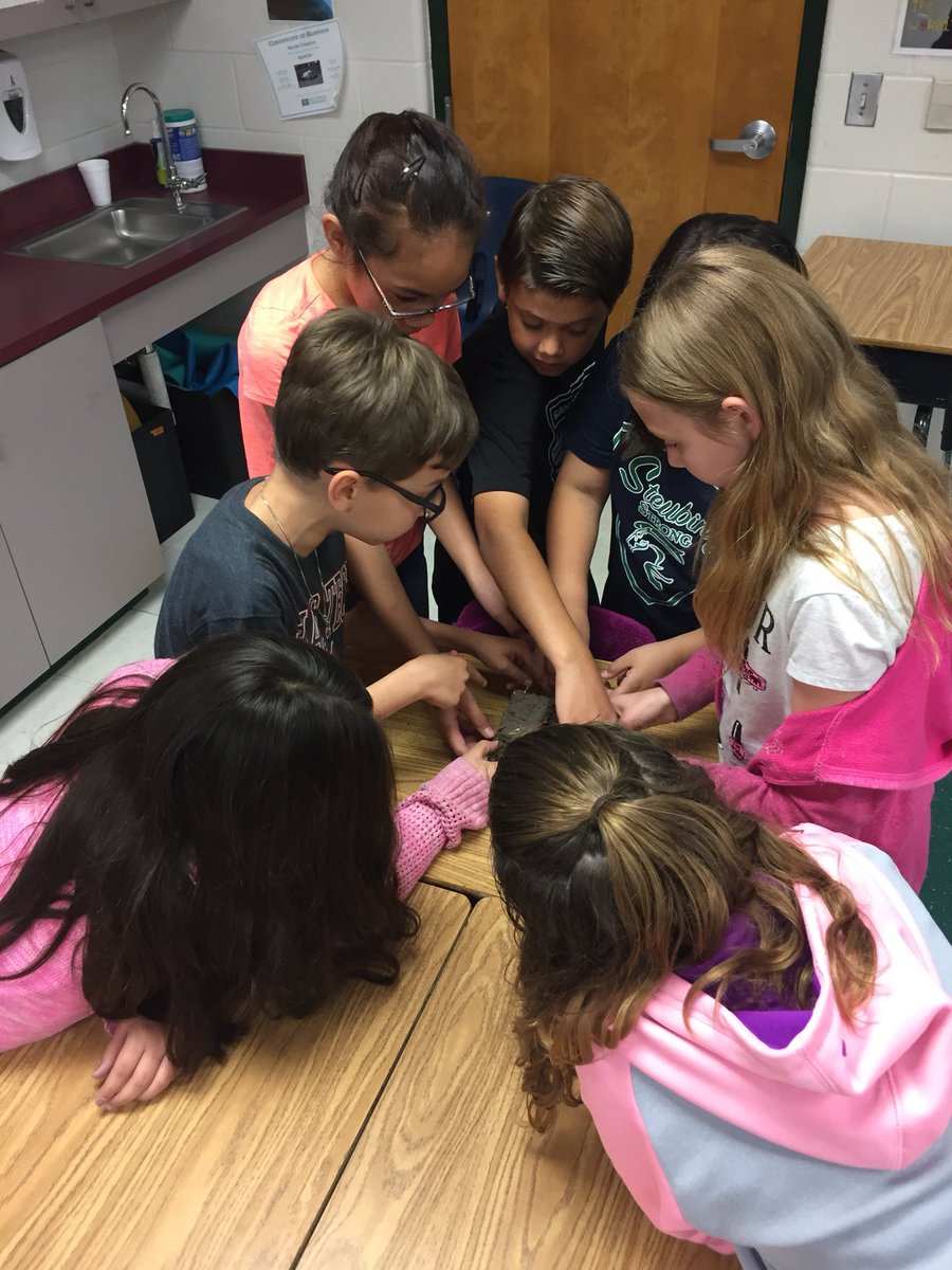 FriedrichTeach's tweet photo. Today we built with our homemade adobe bricks. Great teamwork and building challenge! #NISDInspired #SteubingInspired https://t.co/qxM3zLMAL6