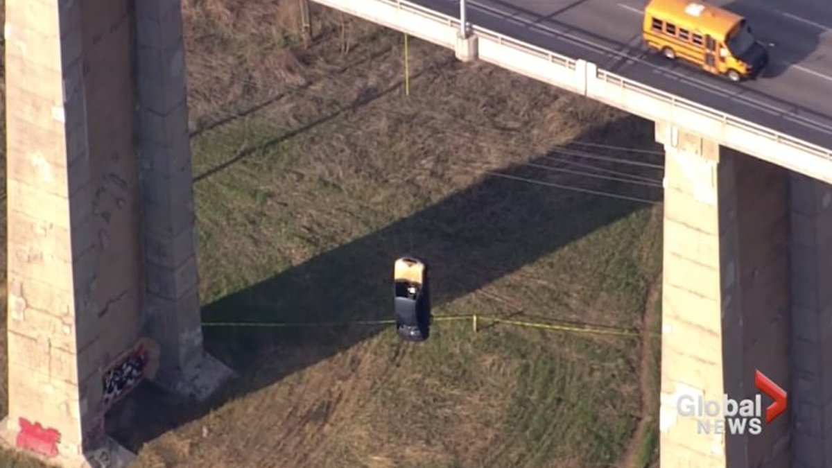 Car left hanging from bridge stumps police bit.ly/2rh37YW https://t.co/93u4fUQjm2