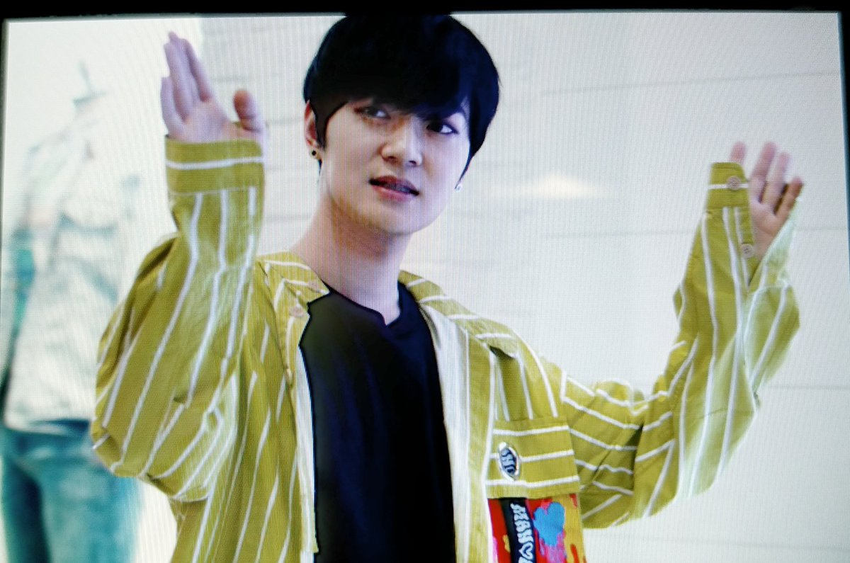 BittoDaily's tweet photo. [PREVIEW] 180502 #비토 #BITTO 
cr pee__ka__boo https://t.co/PJcKca1bc9