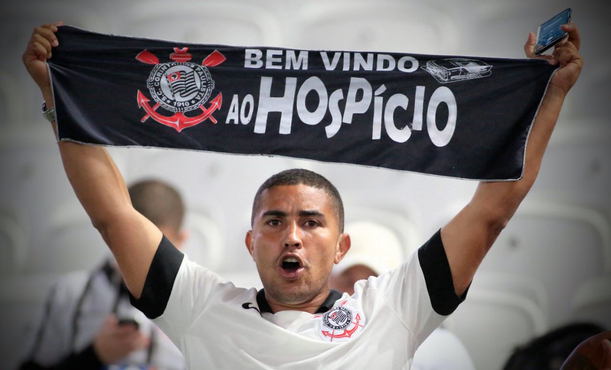 Corinthians's tweet photo. A #Fiel já começa chegar na @A_Corinthians para o duelo de daqui a pouco pela #Libertadores! 

#VaiCorinthians
#SCCPxIND https://t.co/pMkAqxE1NC