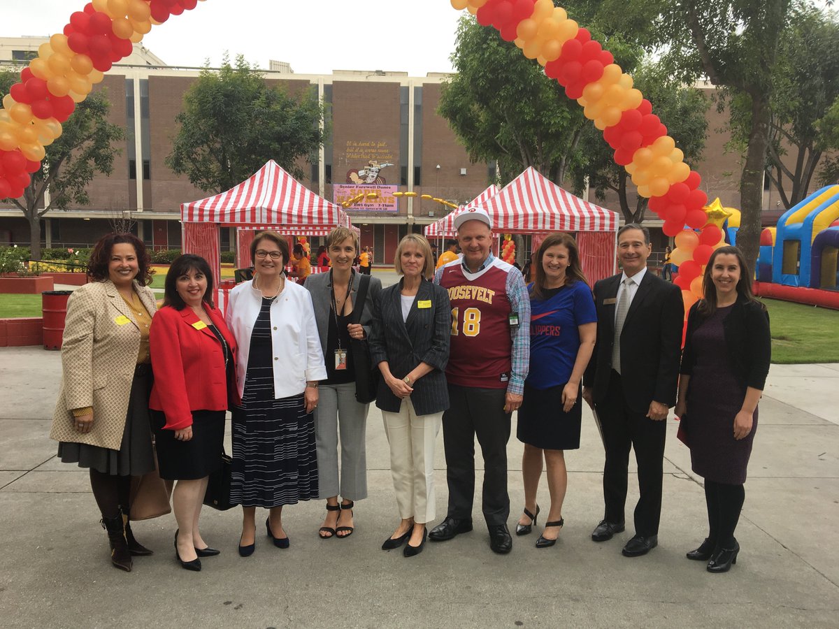 Proud day for supporters of <a href="/AdvisingCorps/">College Advising Corps</a>, including <a href="/Steven_Ballmer/">Steve Ballmer</a>, as we celebrate <a href="/RooseveltHSLA/">Roosevelt HS LA</a> #DecisionDay: CTBC Bank, <a href="/PartnershipLA/">PartnershipLASchools</a> <a href="/BallmerGroup/">Ballmer Group</a> @DrNHurd <a href="/calfund/">CCF</a> #LASIF. <a href="/USCRossier/">USC Rossier</a>’s #CERPP places advisers at 41 high schools. Congrats to the #collegeboundriders!