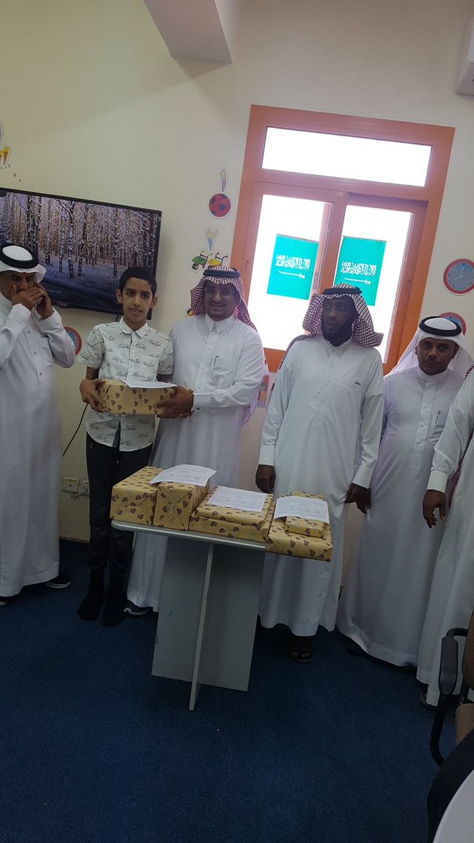 dh_school1's tweet photo. تكريم طلاب التربية الفكرية بالظبية الإبتدائية بنهاية العام الدراسي  ١٤٣٨ ..١٤٣٩ https://t.co/AmfxYD2OXh
