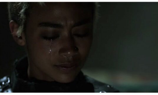 Lexamon9's tweet photo. Pero que coño se ha hecho en el pelo Gaia??!!!😩 #The100Season5 https://t.co/8gMnHdXOJD