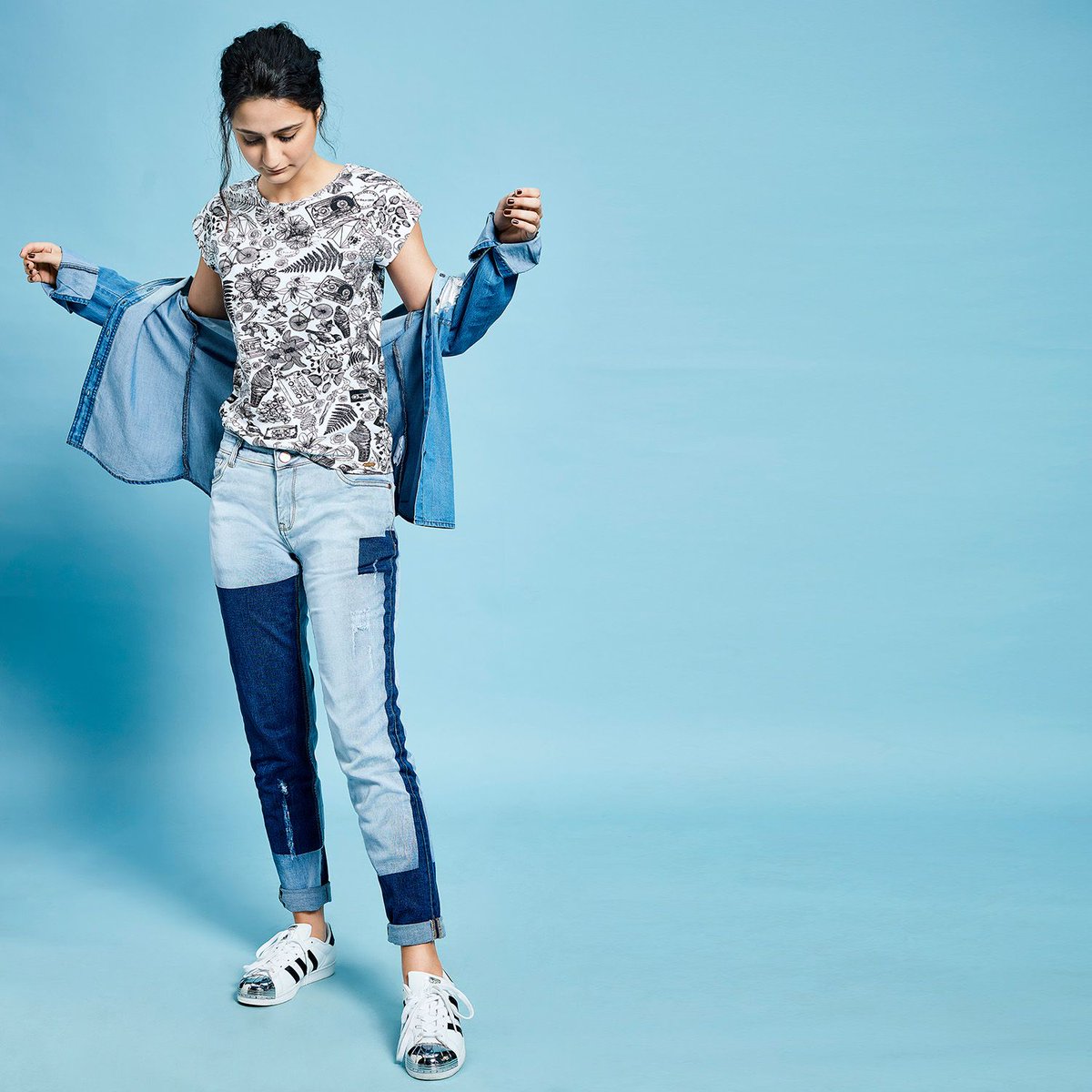 bebeinghuman's tweet photo. Simone is ready to take on the world in her Color Block Boyfriend Fit Denims completed with a chic doodle top.  #DenimCode #BHTribe #BHWomen @grabyourglobe https://t.co/1WRvvX3SDv
