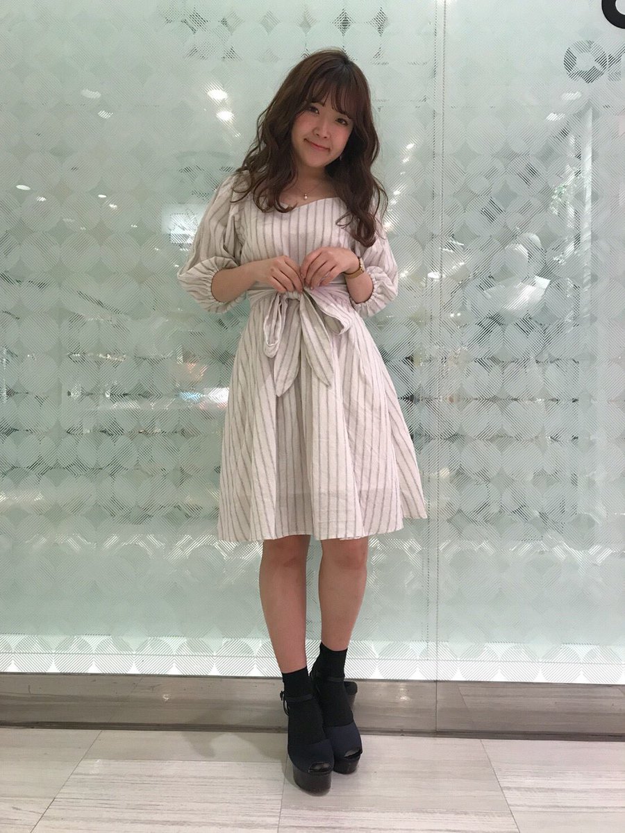 ট ইট র Dazzlin渋谷109店 ワンピフェア開催中 対象のワンピース 対象のアイテム 2点でお買い上げ頂くと ワンピースが30 50 Off デニムオフショルワンピース ストライプレトロネックワンピース 6 900 ３ ４５０ Tax 人気のストライプ