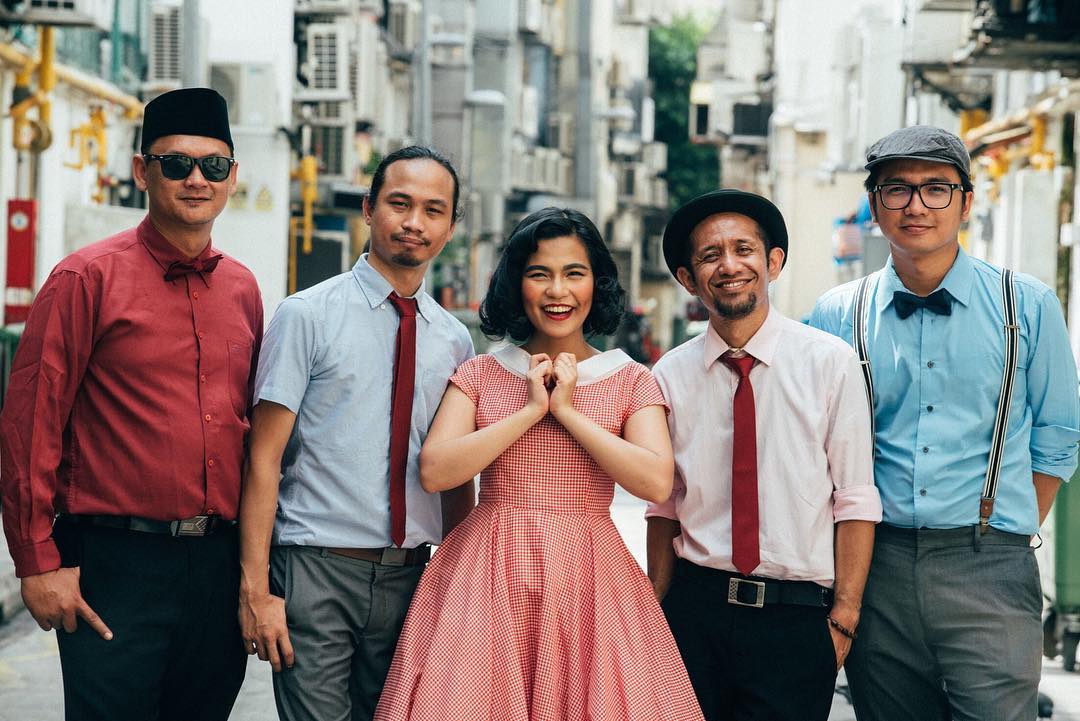 picamagz's tweet photo. Tawarkan Musik Tahun 50'an, Deredia Rilis Singel Baru "Lagu Dansa".
Baca selengkapnya :
https://t.co/ZBwNsxnH0G https://t.co/tthvfEEkky