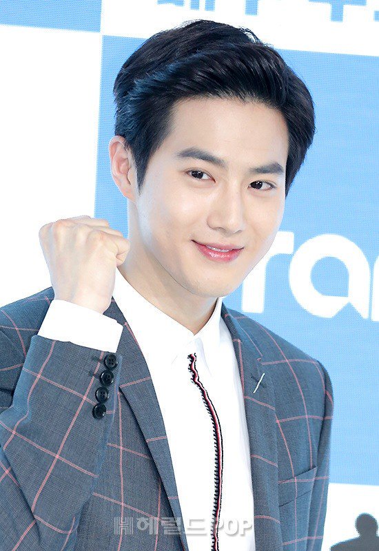 DcP8d_0U8AAUt9_.jpg:large