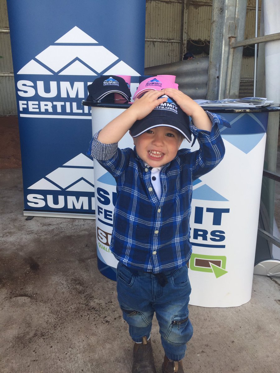 summitfertz's tweet photo. The next generation enjoying the 2018 Dairy Innovation Day. @Dairy_Australia @WesternDairyAus #SummitQ #SummitPastures https://t.co/9AB6sXVlPr