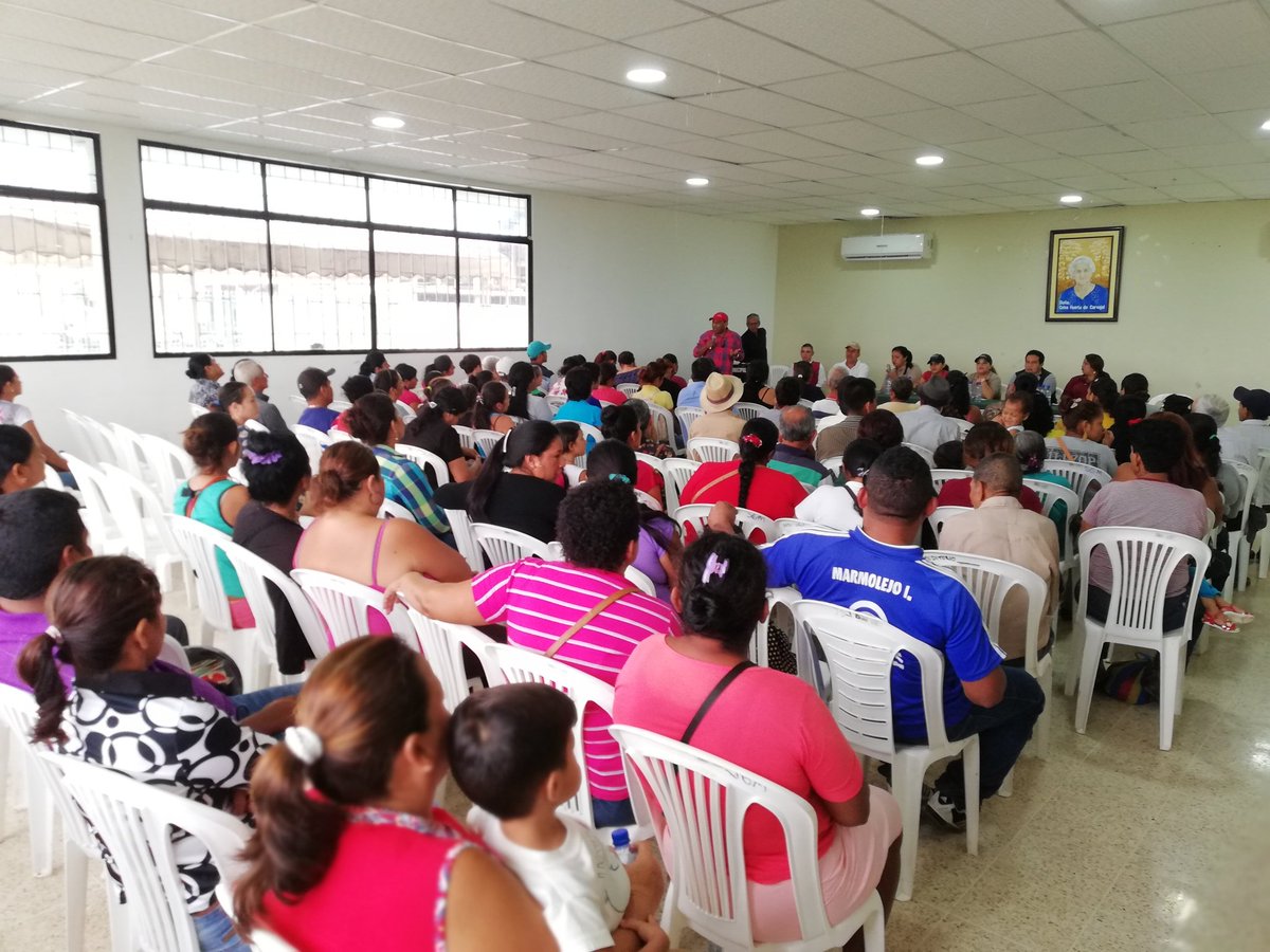 JPUrdaneta35's tweet photo. #JPUrdaneta @fabrivillamarc participa de realización del censo que ejecuta el @MiduviLosRios para ciudadanos con terreno legalizados del área urbana y rural del cantón para acceder al Plan #CasaParaTodos del Gobierno Nacional @DrCamiloSalinas @Gober_LosRios @MCarvajal_A @Lenin https://t.co/AP9x4qtZDd