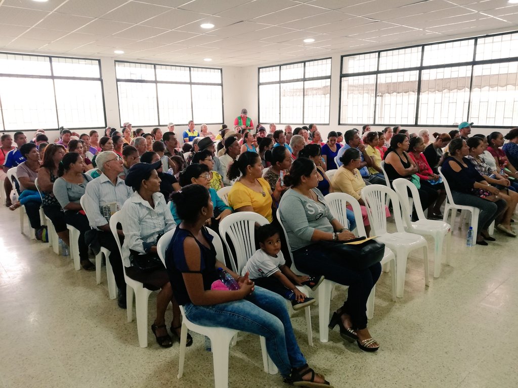 JPUrdaneta35's tweet photo. #JPUrdaneta @fabrivillamarc participa de realización del censo que ejecuta el @MiduviLosRios para ciudadanos con terreno legalizados del área urbana y rural del cantón para acceder al Plan #CasaParaTodos del Gobierno Nacional @DrCamiloSalinas @Gober_LosRios @MCarvajal_A @Lenin https://t.co/AP9x4qtZDd
