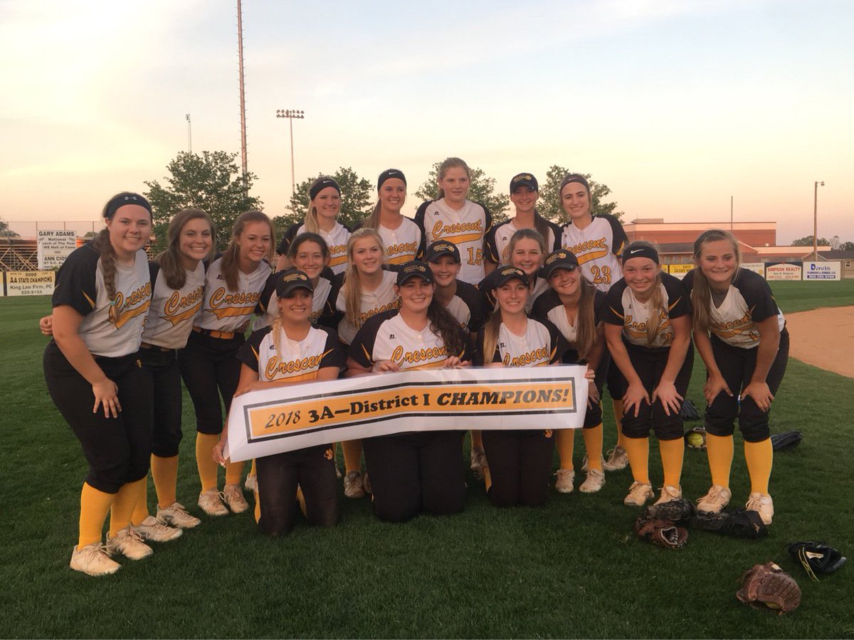 CrescentTigers's tweet photo. CRESCENT LADY TIGER SOFTBALL!!  Crescent gets the win over Emerald tonight to clinch the District Championship! Will play AT HOME Friday at 6:00 pm against Palmetto in the Upper State Round of 4.  Way to go Lady Tigers! https://t.co/6ZIj8nS81H