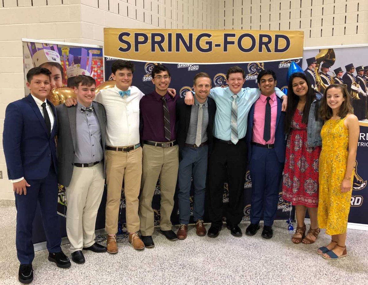 SpringFordBands's tweet photo. Humbled to have been recognized with Impact Awards from a fantastic bunch of Seniors this evening. Thank you to this fine group of young Golden Rams for honoring me. #classof2018 https://t.co/fINYXKsZBk