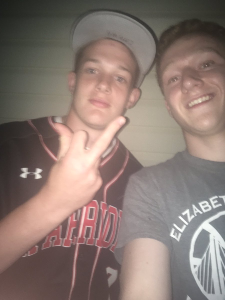 Hazardzzzz's tweet photo. @EF_Assassins @bedwetters1 Round 4 Bitches #westillloveNateCole #getemnextyear https://t.co/CKmoaf6jEr
