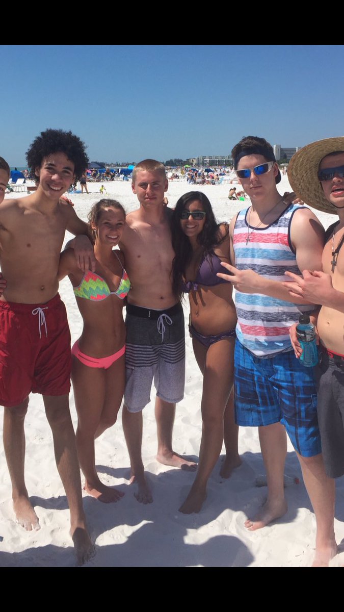 NiccyC_'s tweet photo. Happy 21st to the day 1 brother @Hoeffel_Puff big things on the way this summer my man 😝 #ReesesBombExtraBomb #Kevin'sHouse #BigDawgs #TrailerParkBoys #2kChamp(Overrated) #Wagon https://t.co/UmcqAyP3nG