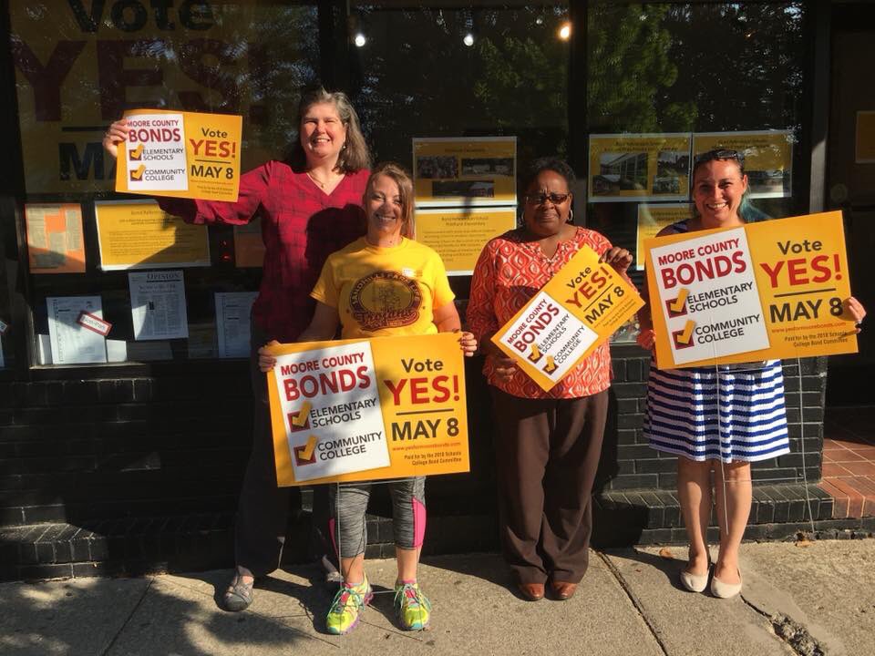 Yes4MooreBonds's tweet photo. And the help keeps coming! Thank you to the Sandhills Farm Life Team of Principal Nora McNeill, AP LoriSue Driessen, and parents - Alexa Mammolito Roberts and Kyle Stalnaker for working the phones at our Campaign Headquarters! #CheckTwice #YESforMoore https://t.co/lmuRepnvmY