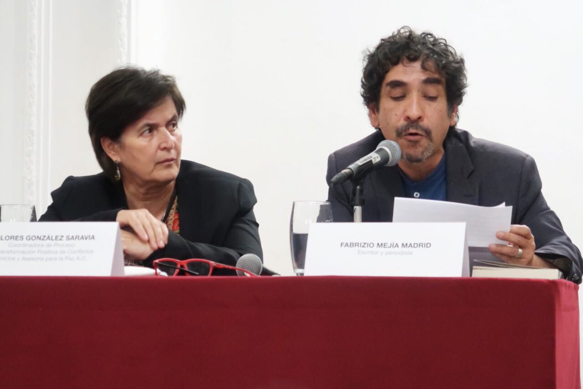 f_democracia's tweet photo. “El tema que está de fondo en este libro es el tema de la nación. La violencia que vivimos es una crisis de significados, en parte.” — Javier Sicilia en la presentación del libro “El País del Dolor” de Jesús Suaste en @casarefugio https://t.co/PPwH2JmtxS