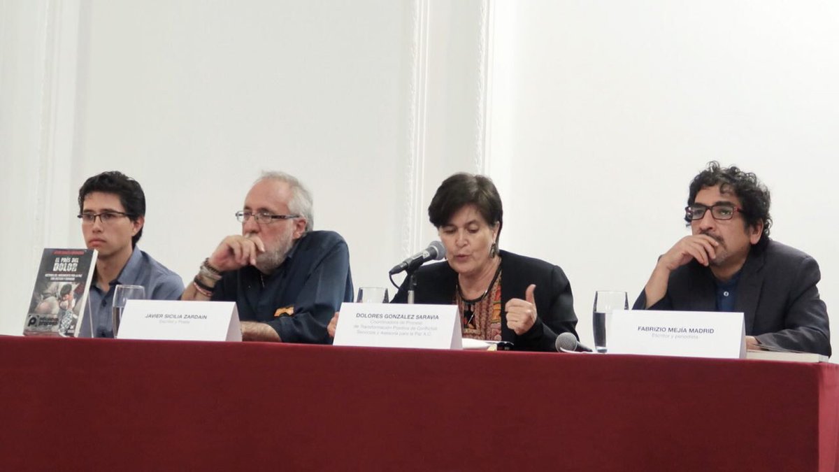 f_democracia's tweet photo. “El tema que está de fondo en este libro es el tema de la nación. La violencia que vivimos es una crisis de significados, en parte.” — Javier Sicilia en la presentación del libro “El País del Dolor” de Jesús Suaste en @casarefugio https://t.co/PPwH2JmtxS