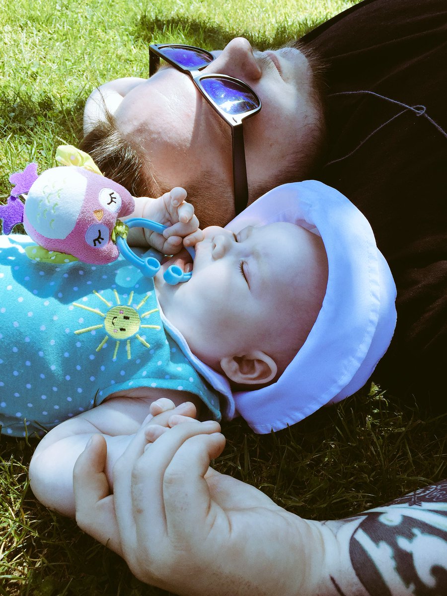 pnwgypsy's tweet photo. So this is what a family feels like  ✨💗☀️👨‍👩‍👧 w/ @Mr_Gregor1 https://t.co/05T1HtuhCe